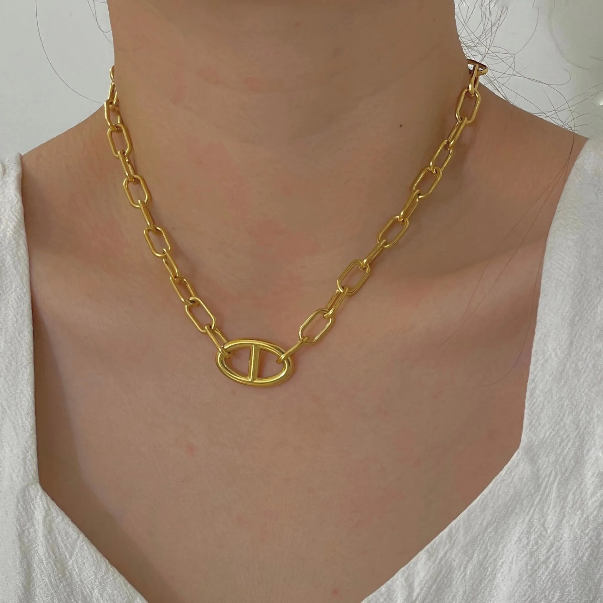 Modern Chunky Chain Necklace Gold