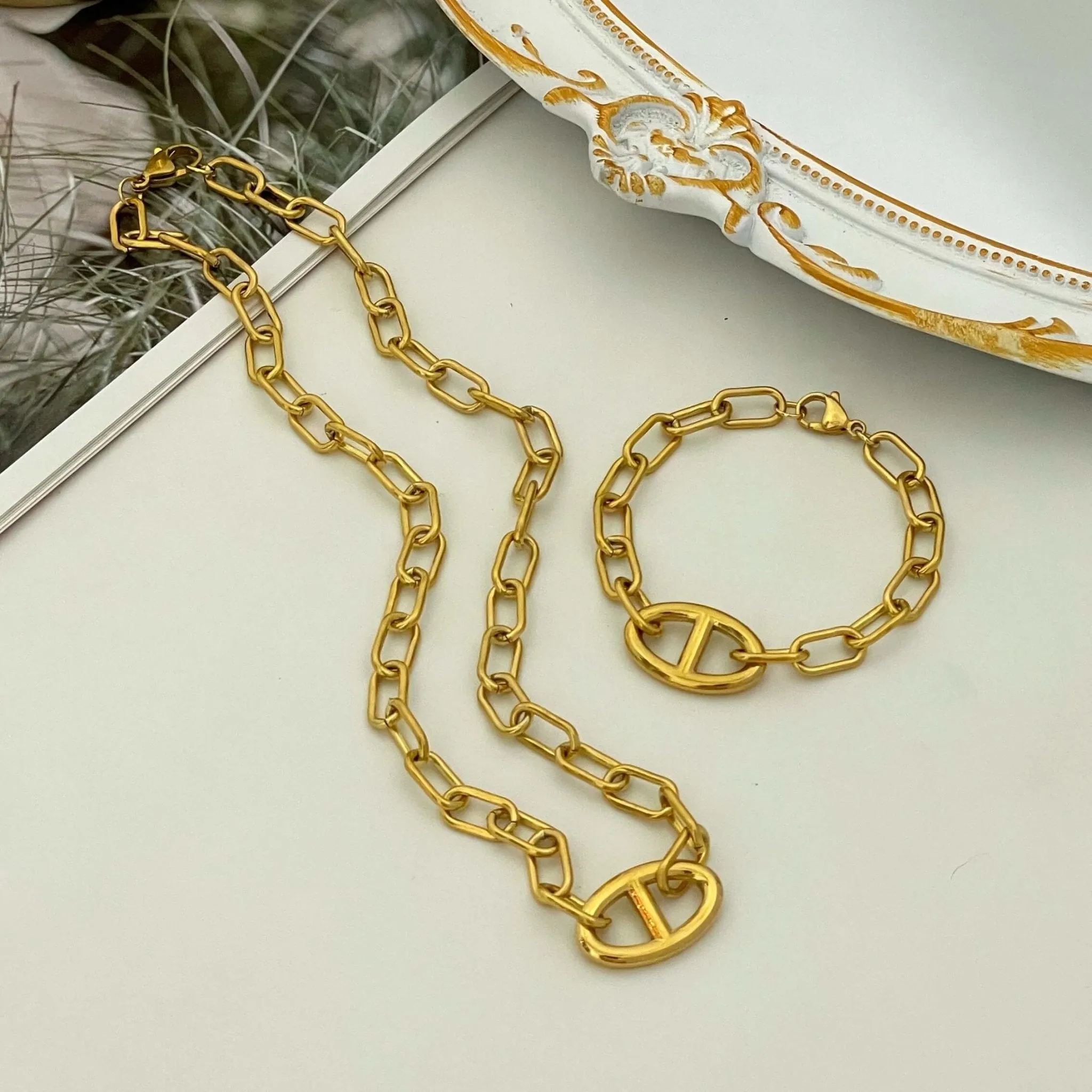 Modern Chunky Chain Necklace Gold